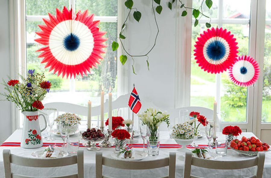Blomster på bord til 17. mai