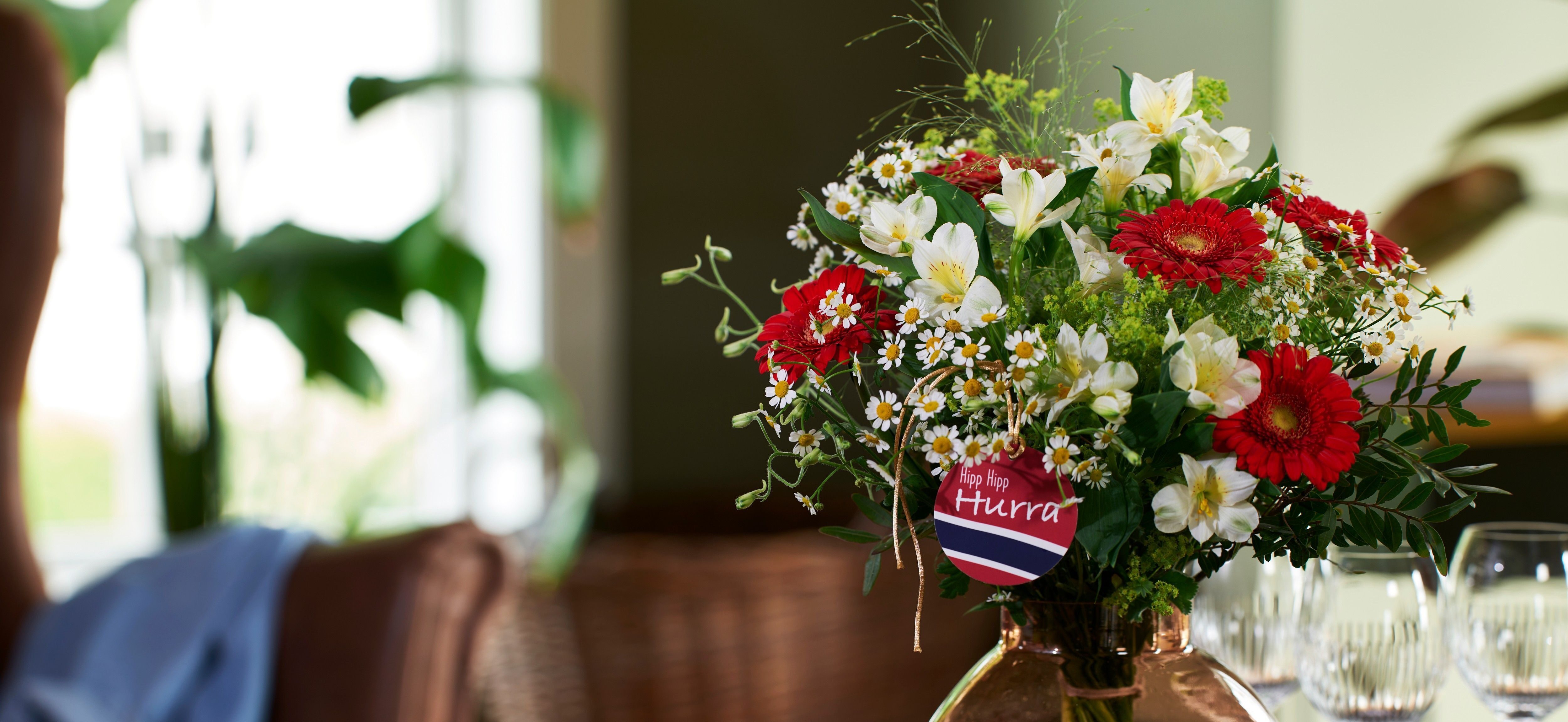 Blomster på bord til 17. mai