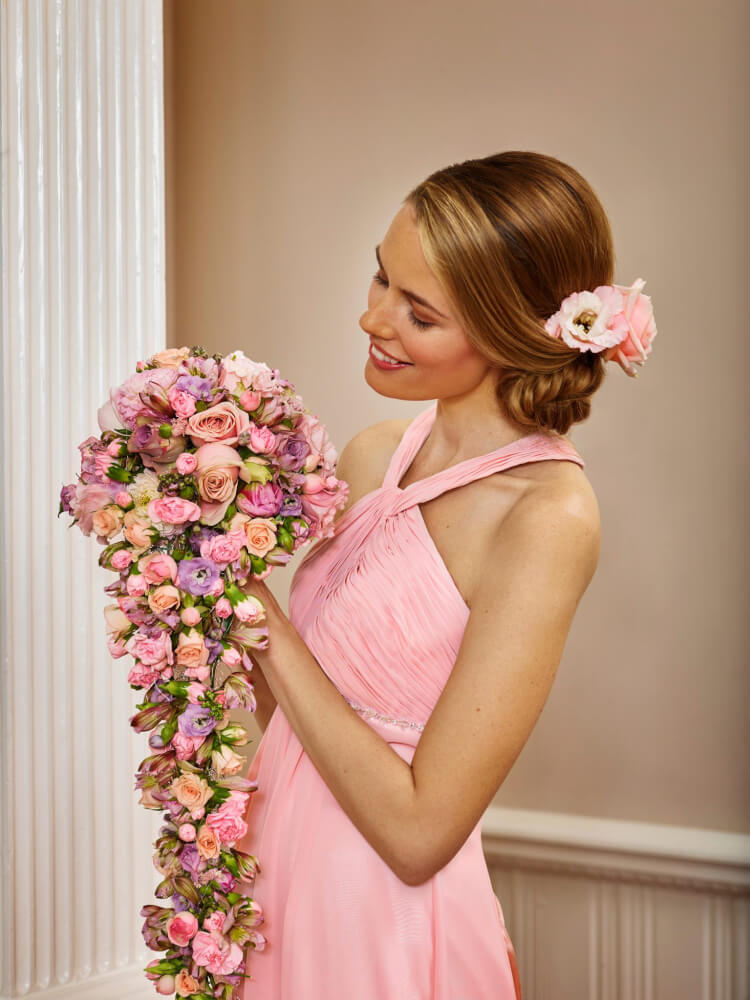 Interflora brudebukett roser rosatoner