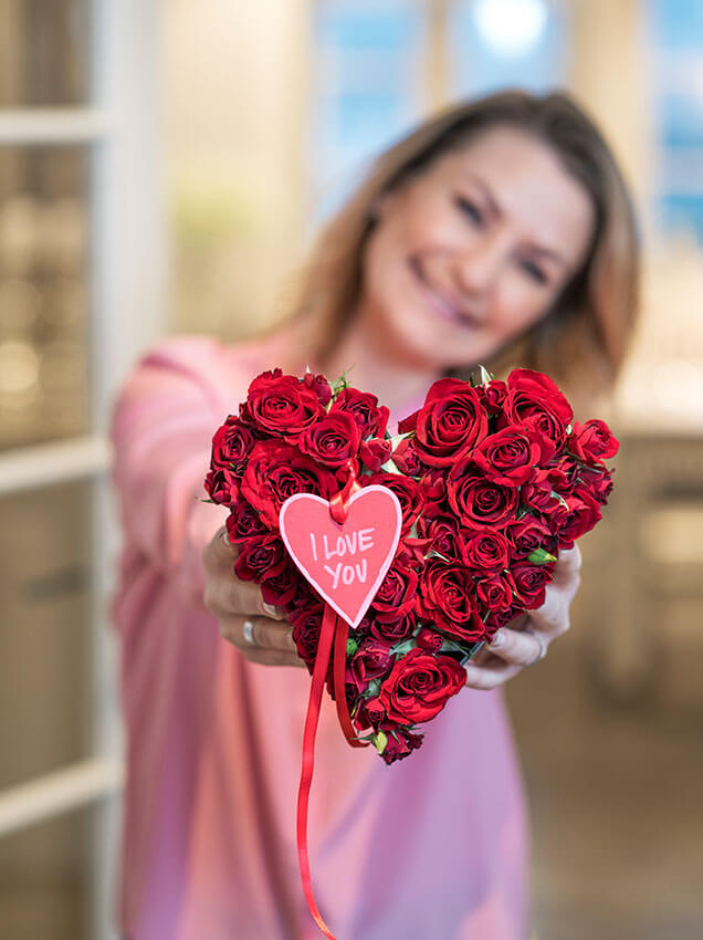 Interflora bryllup hjerteformet gaveeske med roser
