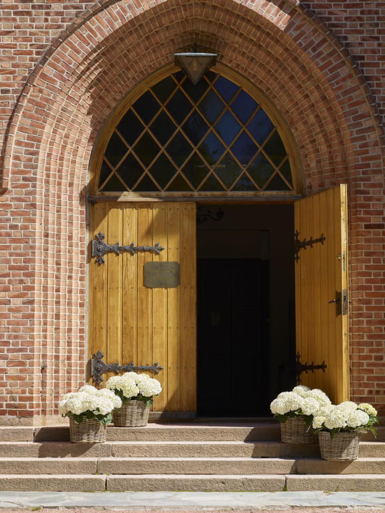 Interflora bryllup dekorasjoner kirke