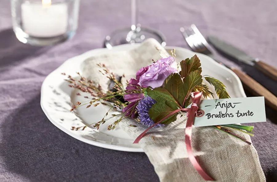 Interflora blomstersmykke som bordkort