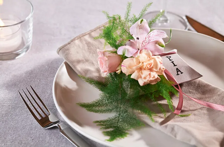 Interflora bordkort eske med overraskelse